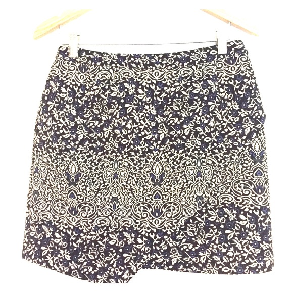 H&M Dresses & Skirts - H&M asymmetrical faux wrap mini skirt cute